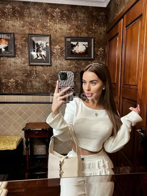 КАРОЛИНА МАЛЫШКА